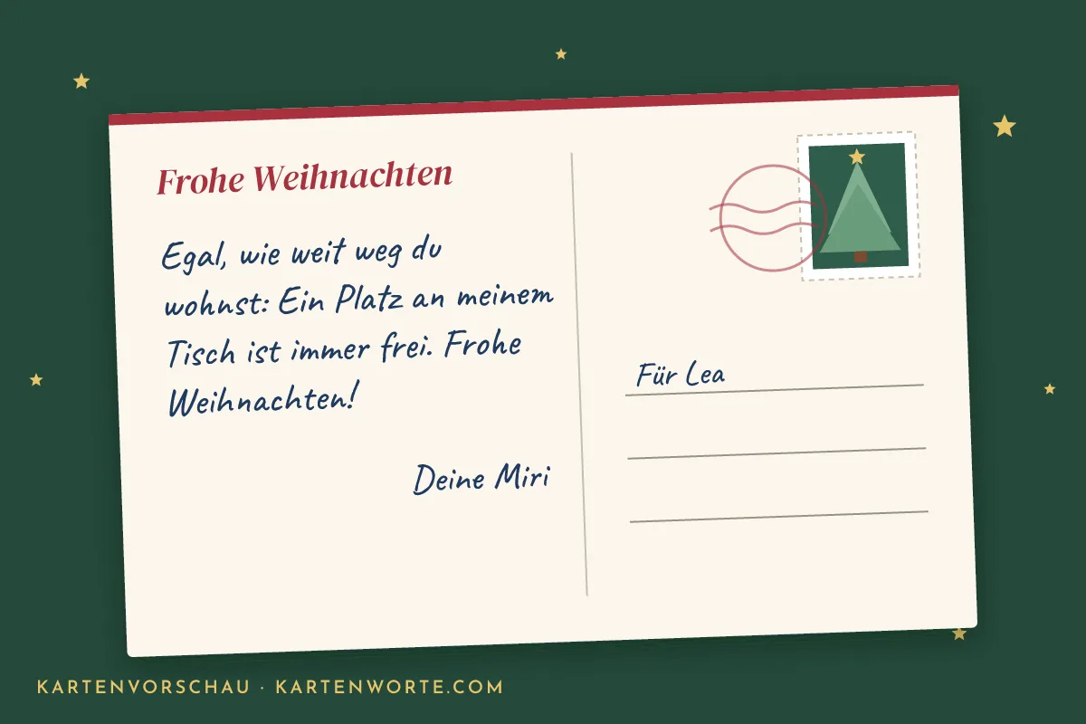 Postkarte mit Weihnachtsbaum-Briefmarke und dem handschriftlichen Text „Egal, wie weit weg du wohnst: Ein Platz an meinem Tisch ist immer frei. Frohe Weihnachten!“